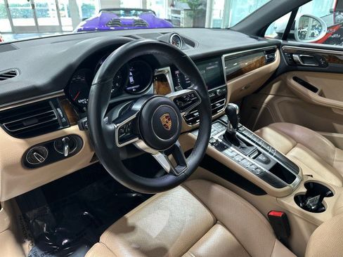 Used 2019 Porsche Macan AWD/4WD image 3