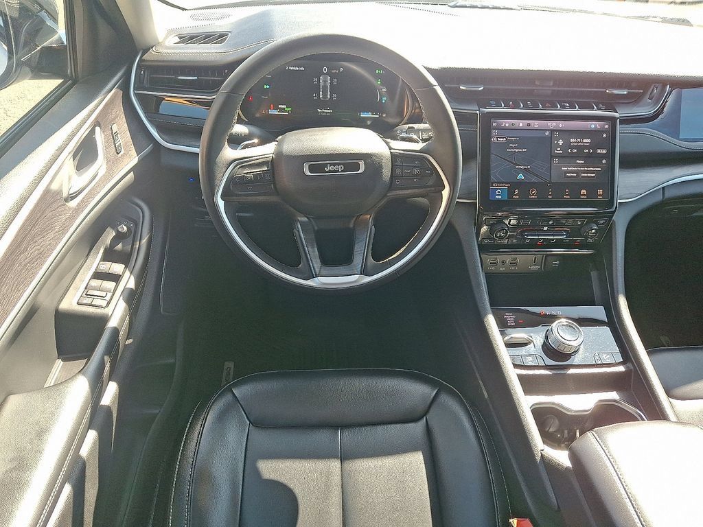 Used 2023 Jeep Grand Cherokee 4WD 4xe image 12