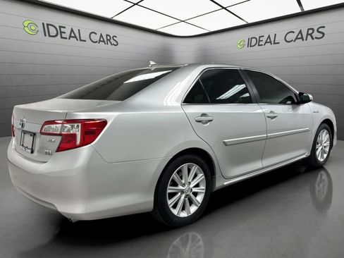 Used 2013 Toyota Camry XLE w/ Leather Pkg FWD image 5