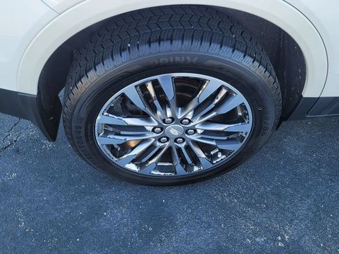 Used 2017 Cadillac XT5 Premium Luxury w/ LPO, Wheel Lock Package FWD image 13