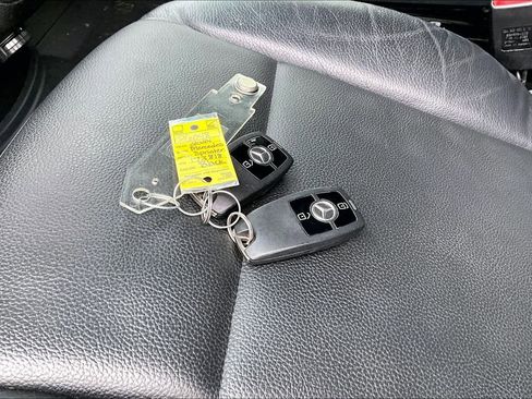 Used 2024 Mercedes-Benz Sprinter 144 Cargo image 10