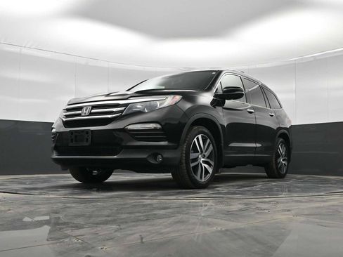 Used 2017 Honda Pilot Touring image 32