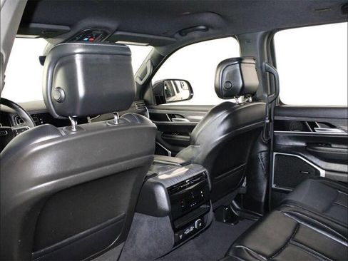 Used 2022 Jeep Wagoneer Series II image 12