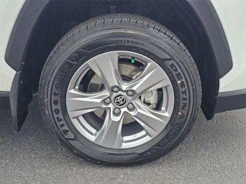 Used 2025 Toyota RAV4 XLE image 9