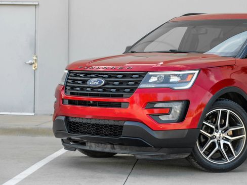 Used 2017 Ford Explorer Sport w/ Equipment Group 401A AWD/4WD image 5