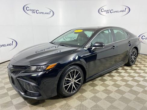 Certified 2023 Toyota Camry SE w/ Cold Weather Package AWD/4WD image 3