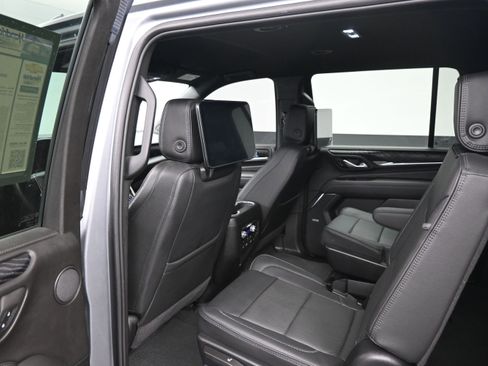 Used 2024 GMC Yukon XL Denali w/ Advanced Technology Package AWD/4WD image 18