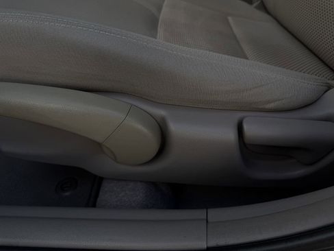 Used 2011 Honda Insight EX image 25