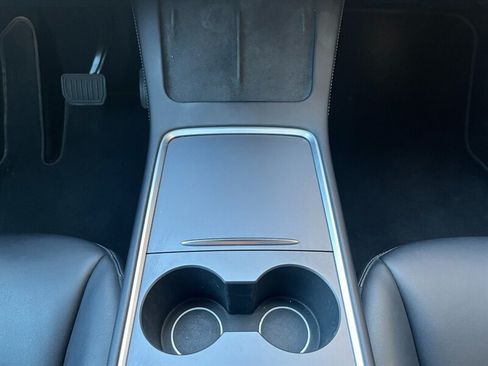 Used 2022 Tesla Model Y Long Range AWD/4WD image 40