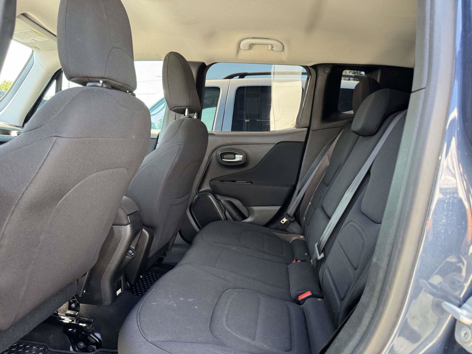 Used 2020 Jeep Renegade Latitude w/ UConnect 8.4 Nav Group AWD/4WD image 8