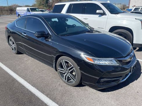 Used 2017 Honda Accord Touring image 4