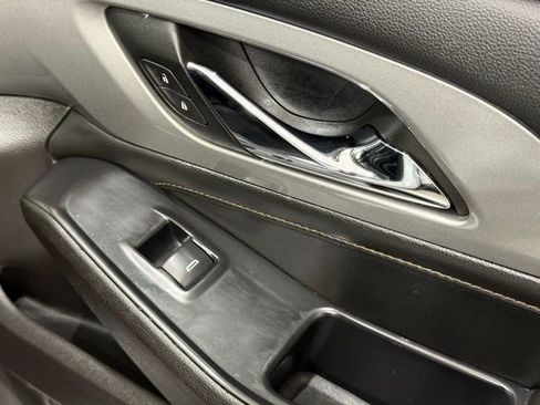 Used 2021 Chevrolet Traverse RS image 26