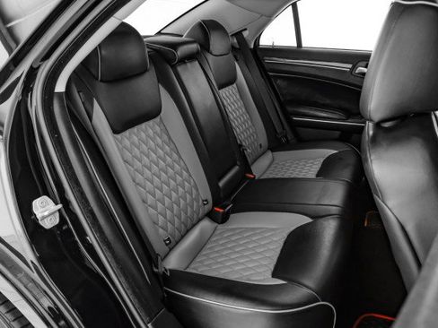 Used 2022 Chrysler 300 Touring w/ Sport Appearance Package image 33