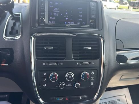 Used 2020 Dodge Grand Caravan SXT FWD image 13