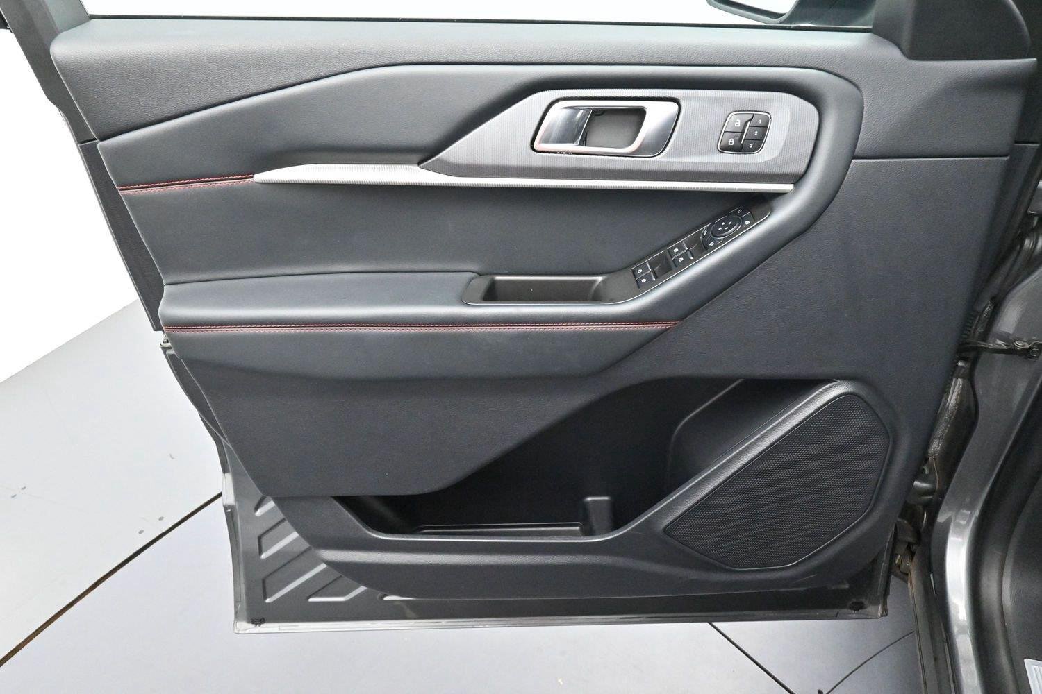 Used 2025 Ford Explorer ST-Line w/ Premium Package RWD image 11