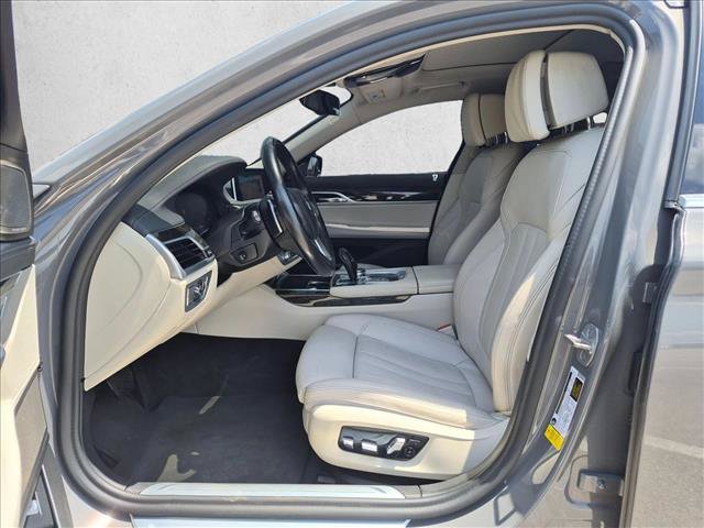 Used 2022 BMW 740i RWD image 16