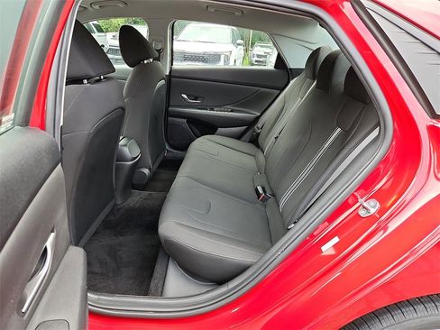 Used 2023 Hyundai Elantra SEL w/ Convenience Package image 10