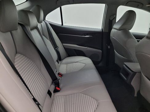 Used 2022 Toyota Camry SE image 19