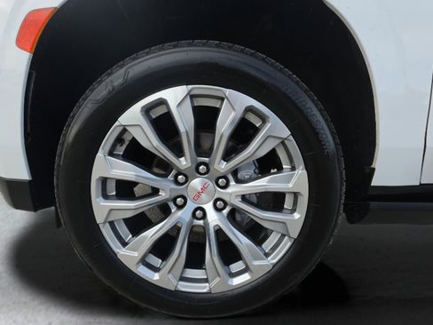 Used 2021 GMC Yukon Denali w/ Advanced Technology Package RWD image 11