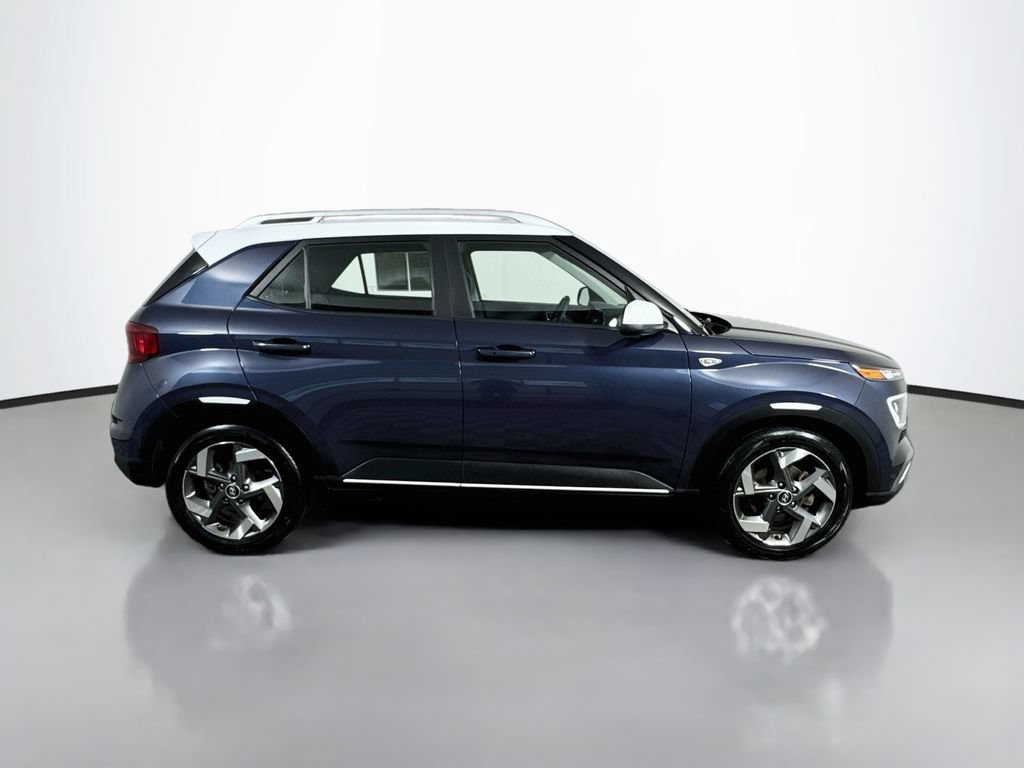 Used 2022 Hyundai Venue Limited FWD image 9