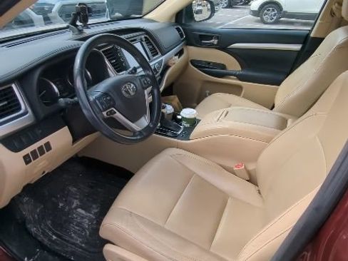 Used 2015 Toyota Highlander XLE image 19