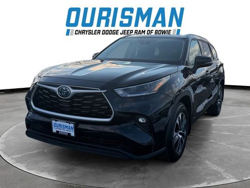 Used 2021 Toyota Highlander XLE image 2