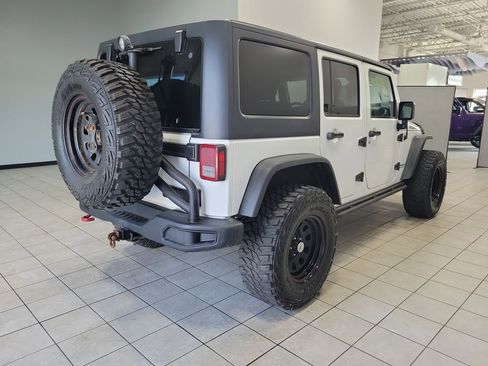 Used 2016 Jeep Wrangler Unlimited Rubicon image 7