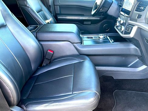 Used 2022 Ford Expedition Max XLT RWD image 25