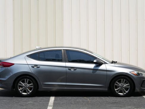 Used 2018 Hyundai Elantra SEL FWD image 44