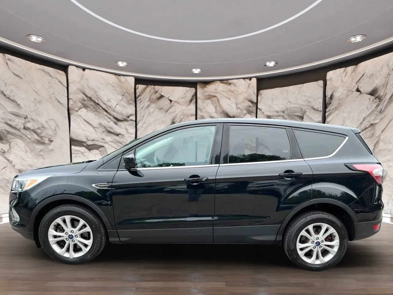 Used 2017 Ford Escape SE AWD/4WD image 4