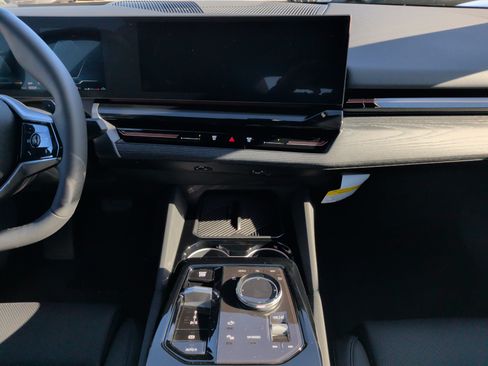 New 2026 BMW 530i w/ Premium Package RWD image 33