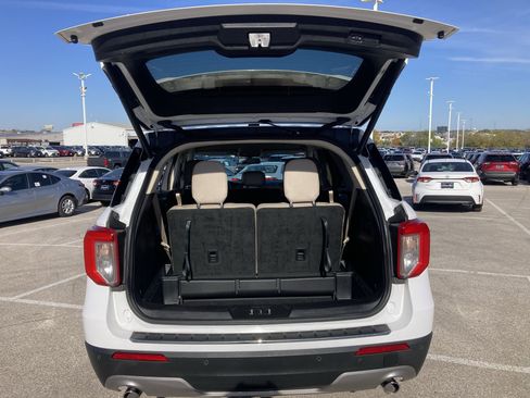 Used 2024 Ford Explorer Limited image 21
