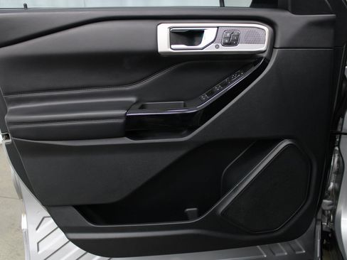 Used 2021 Ford Explorer Platinum w/ Equipment Group 601A image 11