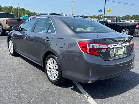 Used 2012 Toyota Camry XLE w/ Leather Pkg FWD image 8