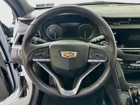 New 2025 Cadillac XT6 Luxury AWD/4WD image 8