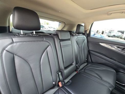 Used 2022 Lincoln Nautilus Reserve w/ Equipment Group 201A image 16