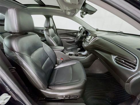 Used 2018 Chevrolet Malibu LT w/ Leather Package image 32