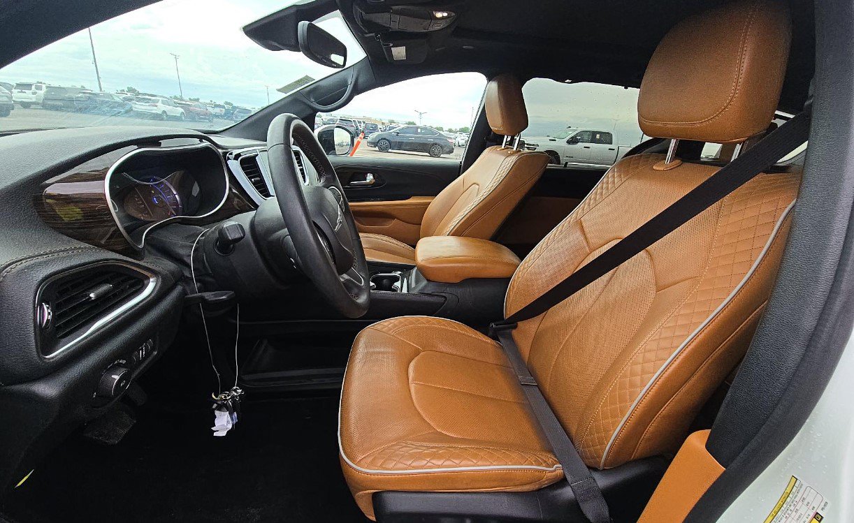 Used 2023 Chrysler Pacifica Pinnacle FWD image 7
