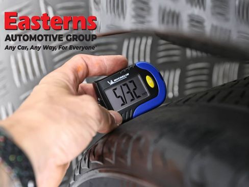 Used 2017 Chrysler Pacifica LX w/ Tire & Wheel Group FWD image 28