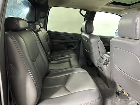 Used 2004 Chevrolet Avalanche Z71 w/ Sun And Sound Package AWD/4WD image 23