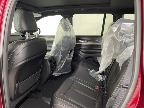 New 2025 Jeep Grand Cherokee Limited image 4