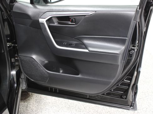 Used 2025 Toyota RAV4 LE AWD/4WD image 30