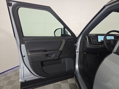 Used 2025 Rivian R1S Adventure Dual AWD/4WD image 16