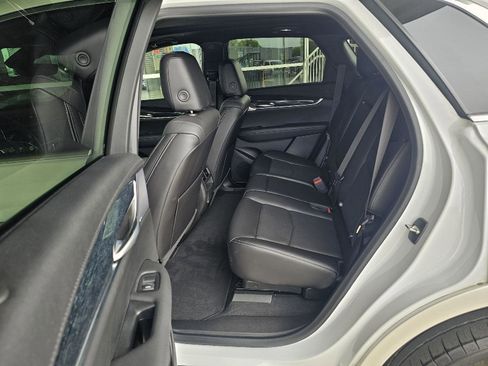 Used 2024 Cadillac XT5 Premium Luxury w/ Technology Package AWD/4WD image 17