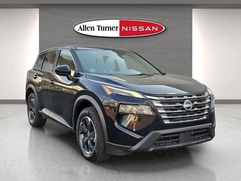 Used 2025 Nissan Rogue SV image 1