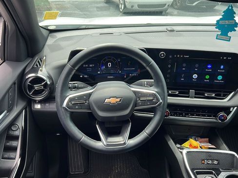 Used 2026 Chevrolet Equinox LT w/ Convenience Package II FWD image 8