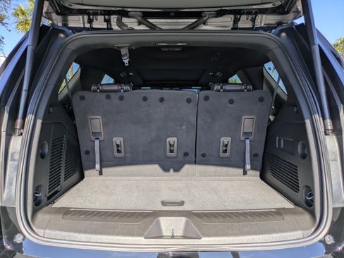 Used 2023 GMC Yukon SLT image 11