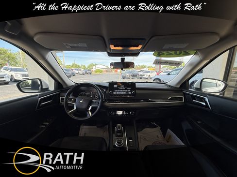 Used 2024 Mitsubishi Outlander SE FWD image 19