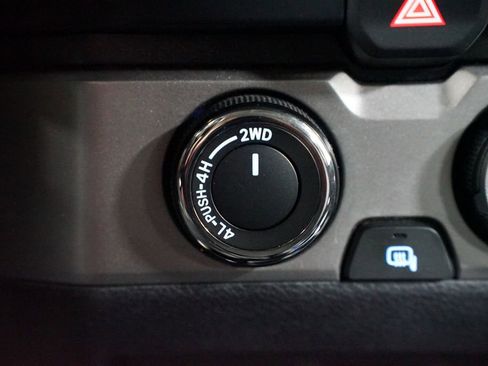 Certified 2021 Toyota Tacoma SR5 AWD/4WD image 21
