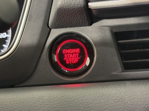 Certified 2025 Honda Pilot Touring image 18